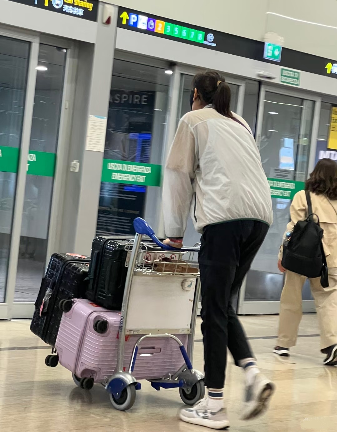 队出战, 前往科内利, 新赛季已悄