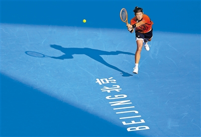 虽然对赛场, 比赛中