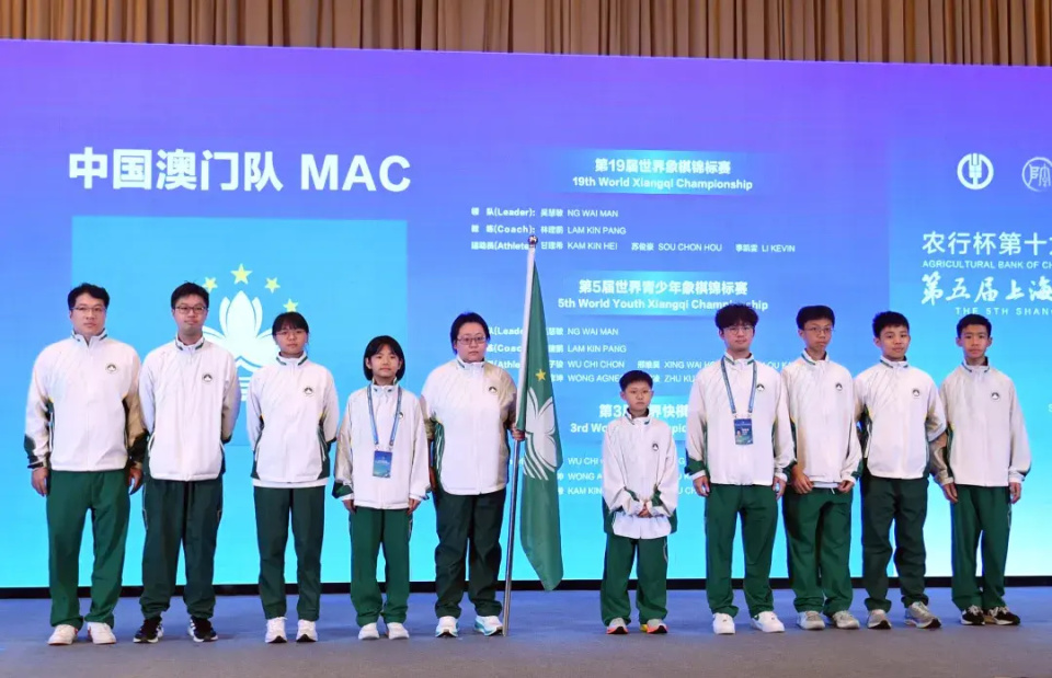 AA, 的自主品牌