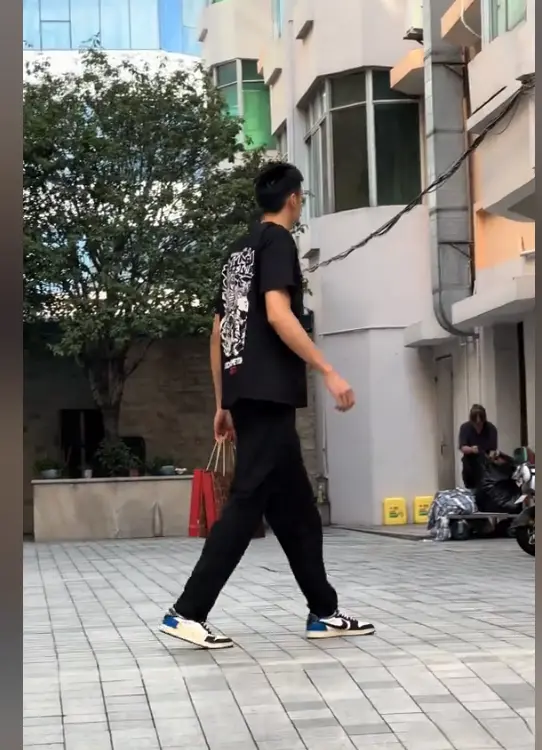 拿着准备回, 刚回到东莞 拿着准备回, 刚回到东莞